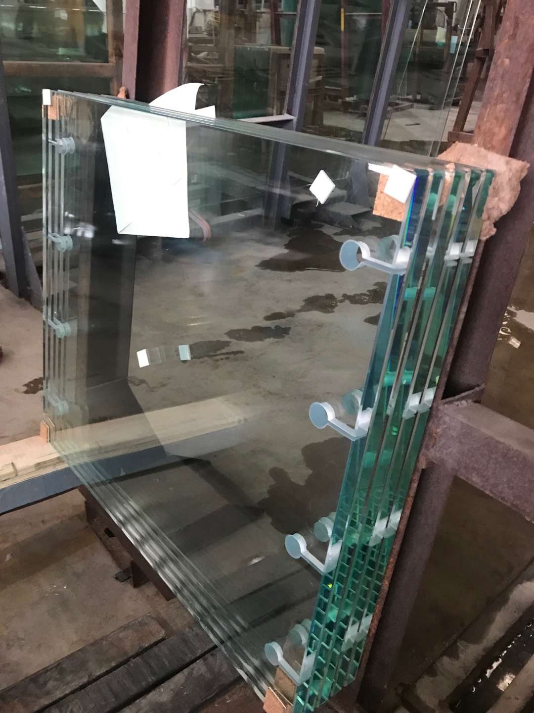 The difference between tempered glass and laminated glass